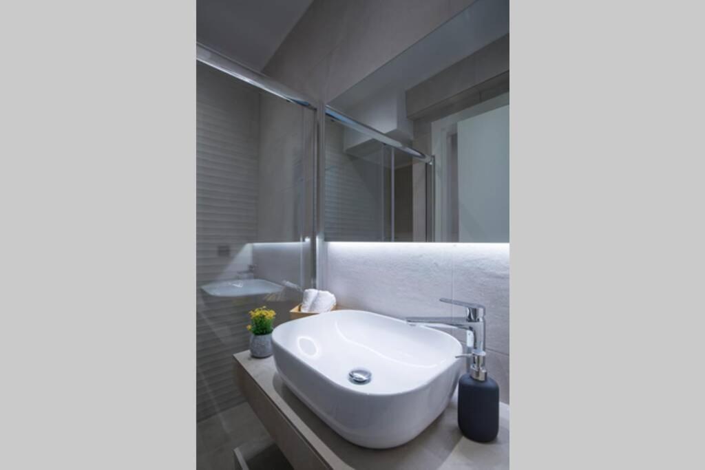 City Center Modern Renovated Apartment Athena Bagian luar foto
